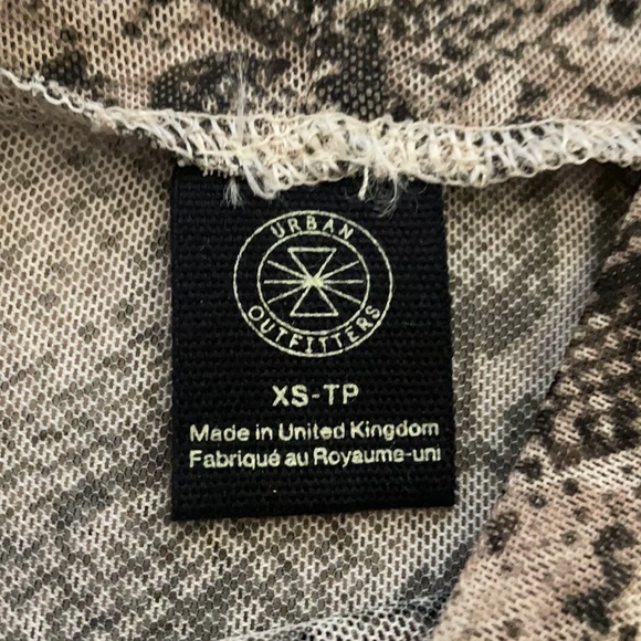 Urban outfitters mesh long sleeve - Picture 2 of 4